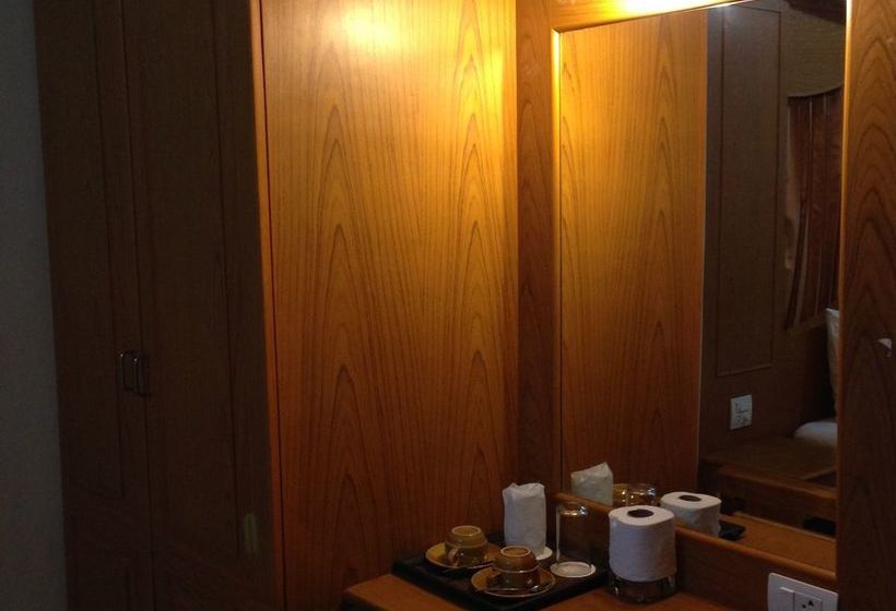 فندق Ruen Thai Guesthouse Patong