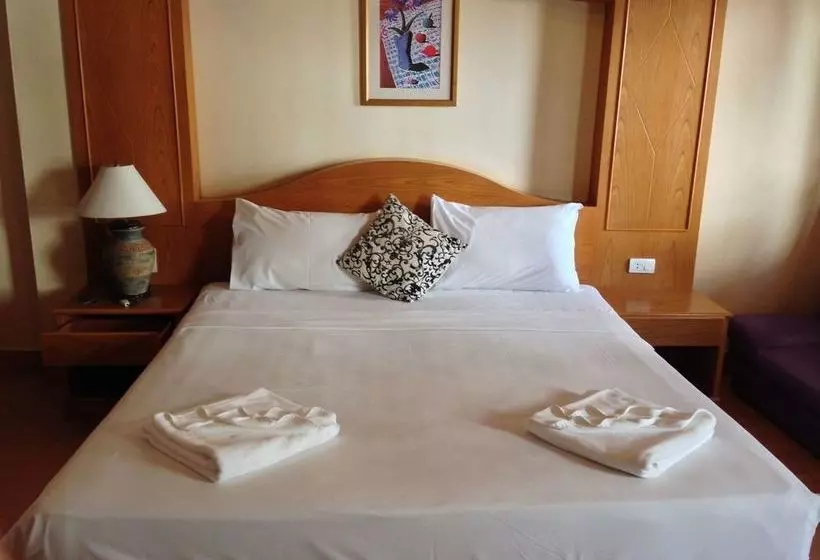 Отель Ruen Thai Guesthouse Patong