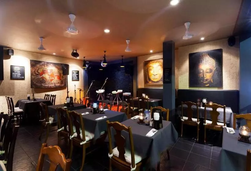 فندق Two Chefs Inn