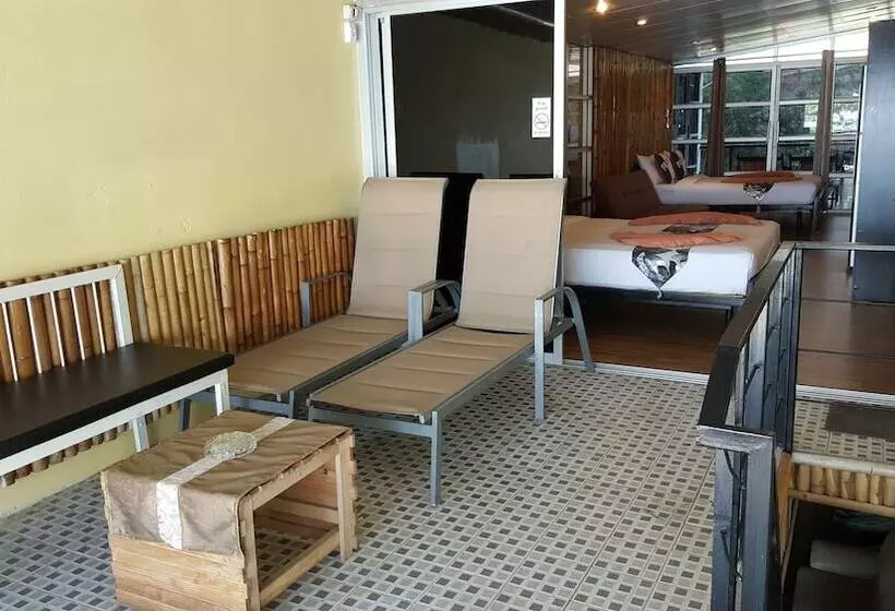 בית מלון כפרי Zone6 Coworking Beach Apartment