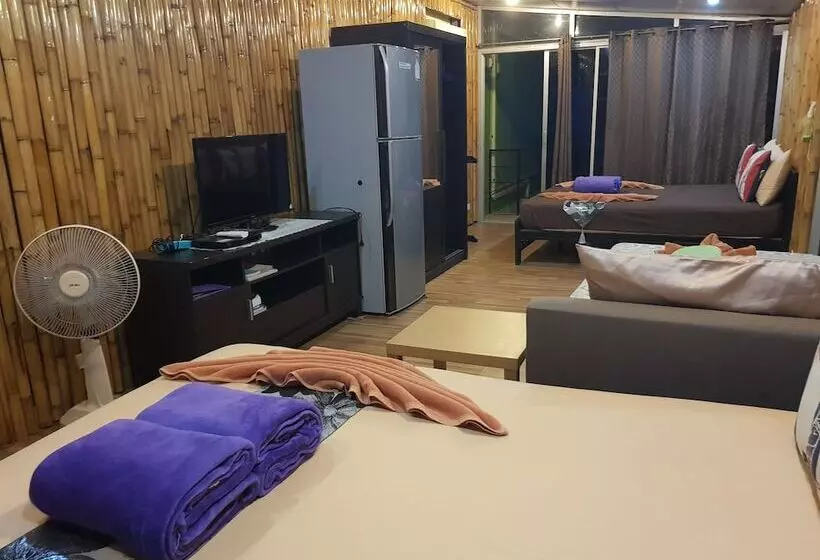 בית מלון כפרי Zone6 Coworking Beach Apartment