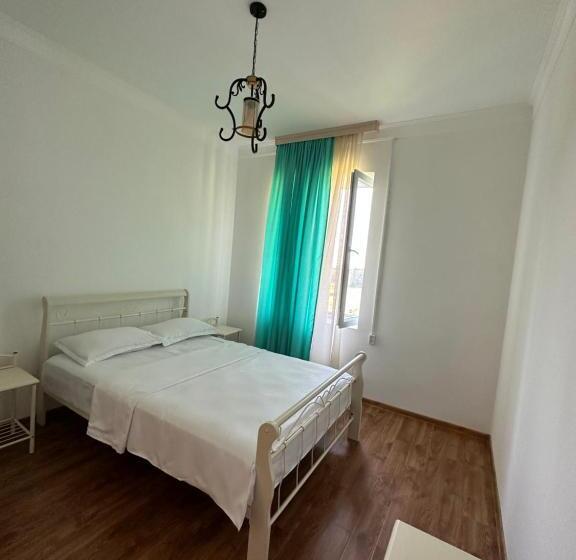 تختخواب و صبحانه Leila S Guest House