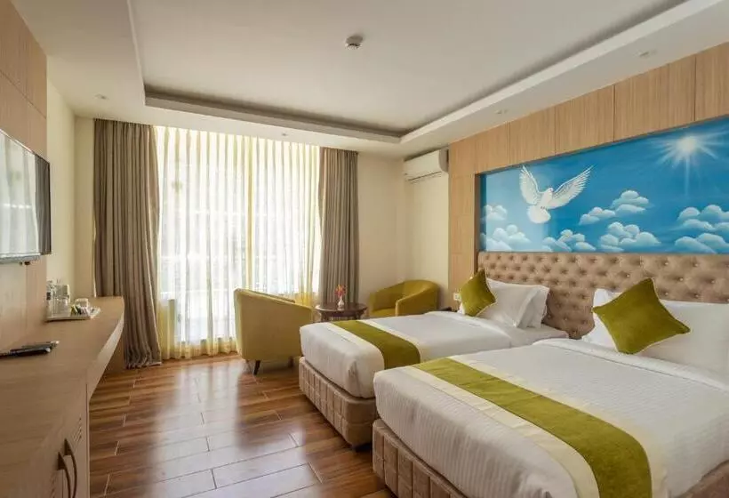 هتل Bhotekoshi Heli Resort