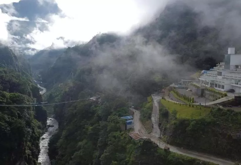 هتل Bhotekoshi Heli Resort