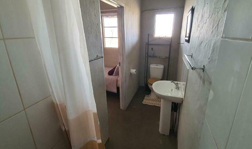 酒店 Drakensberg Bush Lodge And Backpackers