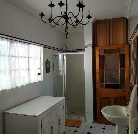 酒店 Drakensberg Bush Lodge And Backpackers