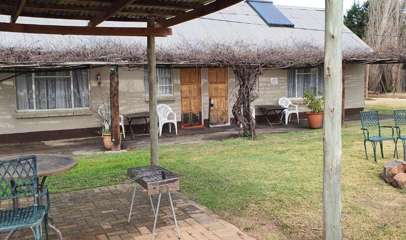 酒店 Drakensberg Bush Lodge And Backpackers