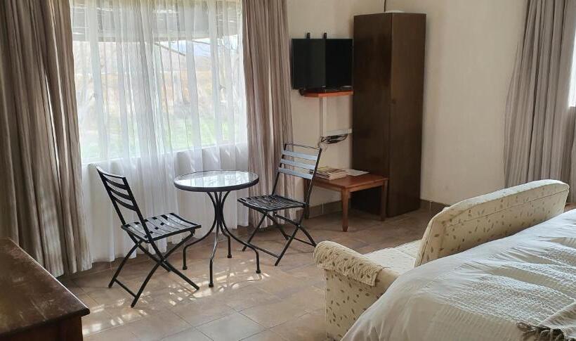 酒店 Drakensberg Bush Lodge And Backpackers