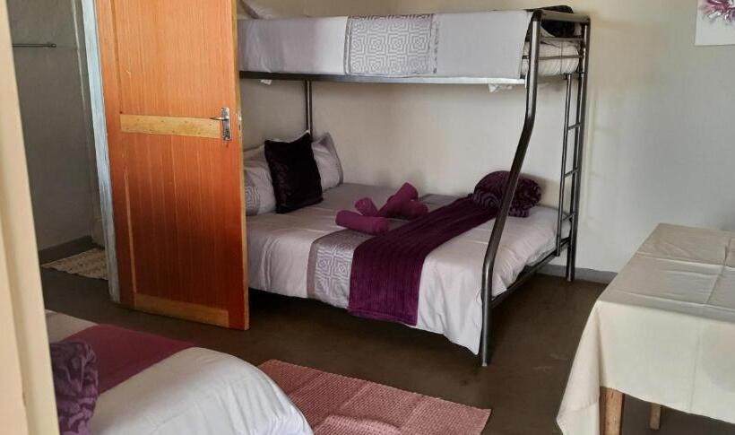 酒店 Drakensberg Bush Lodge And Backpackers