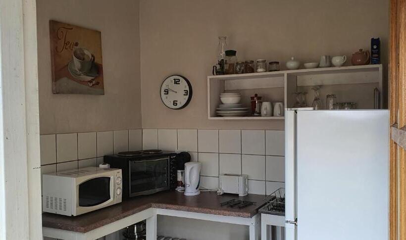 酒店 Drakensberg Bush Lodge And Backpackers