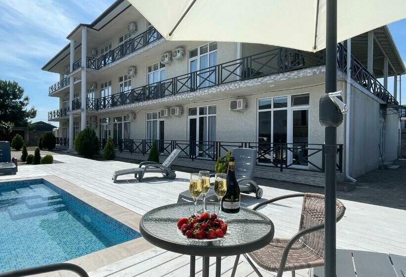 هاستل бугенвиллея