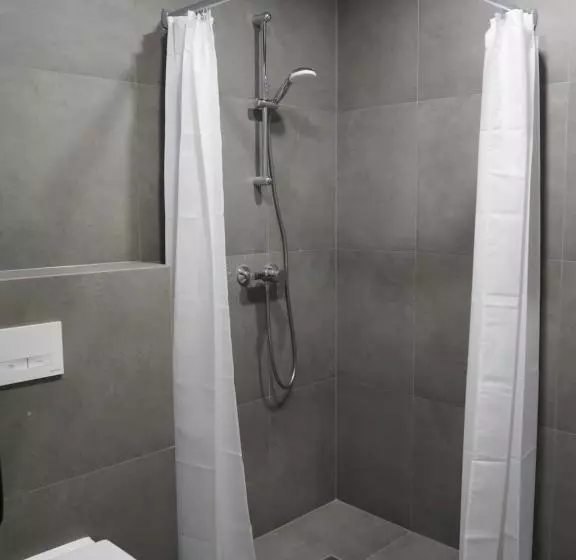 پانسیون Svečių Namai žara
