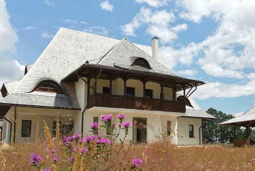 Pensiunea Poiana Vlădesei