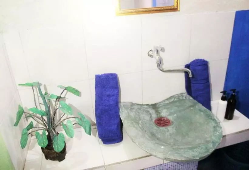 Gunung Hostel