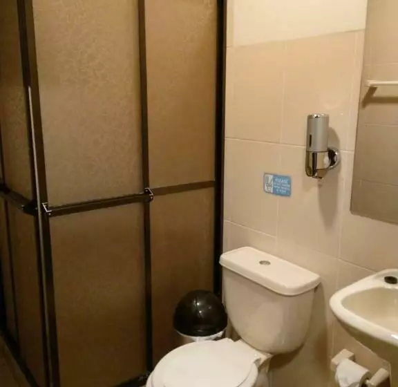 هتل کپسول El Prado Capsule Hostel