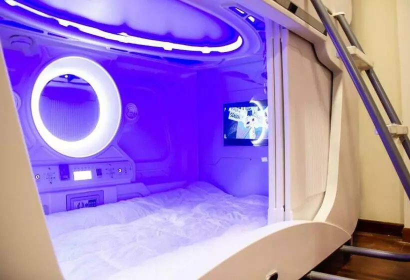 هتل کپسول El Prado Capsule Hostel