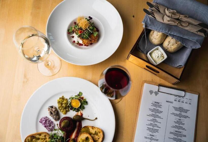 هتل Tulivee Villa