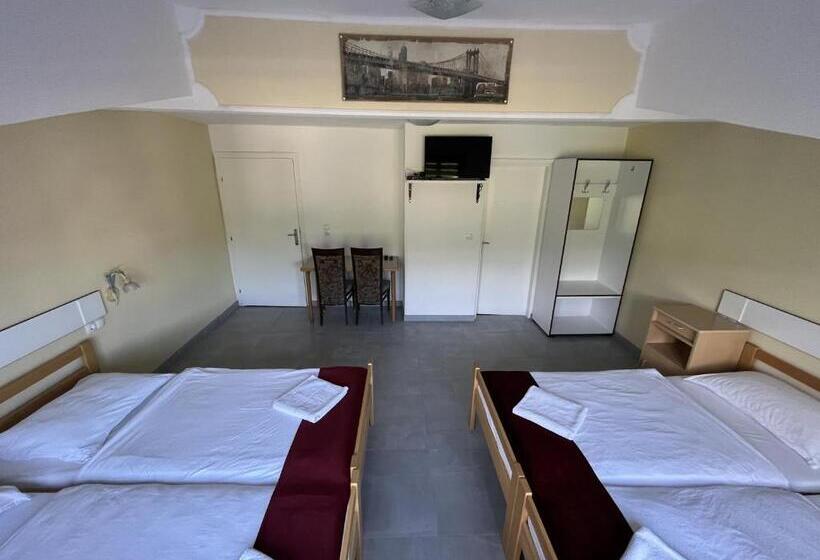 تختخواب و صبحانه River View