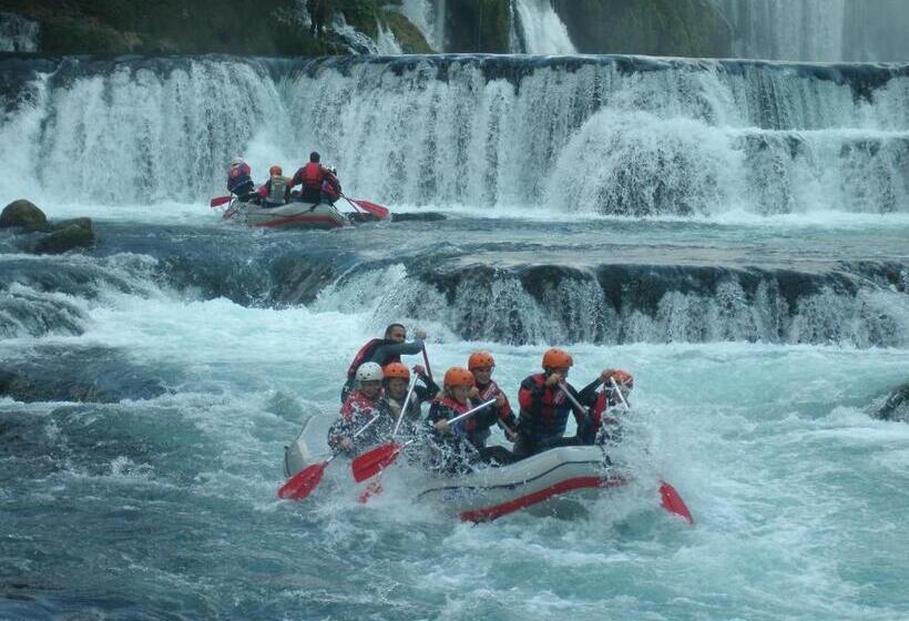 تختخواب و صبحانه River View