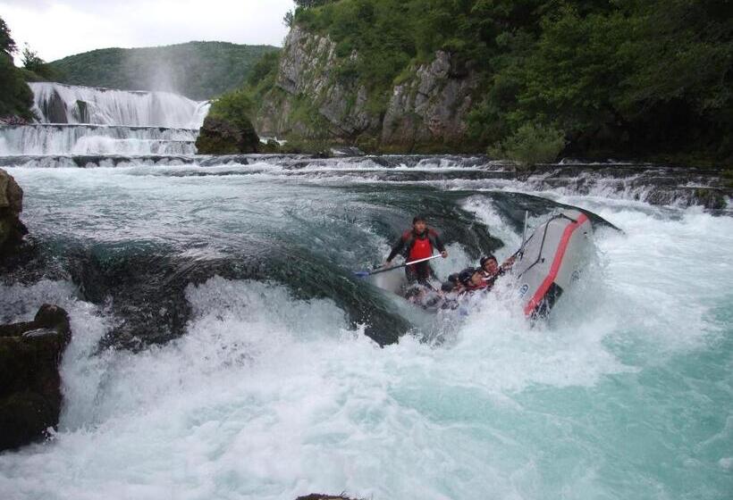 تختخواب و صبحانه River View