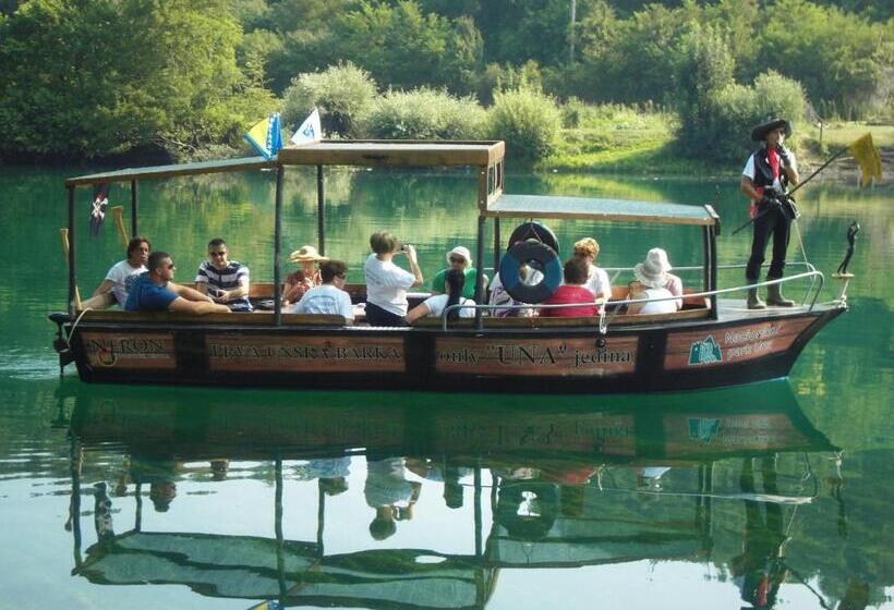 تختخواب و صبحانه River View