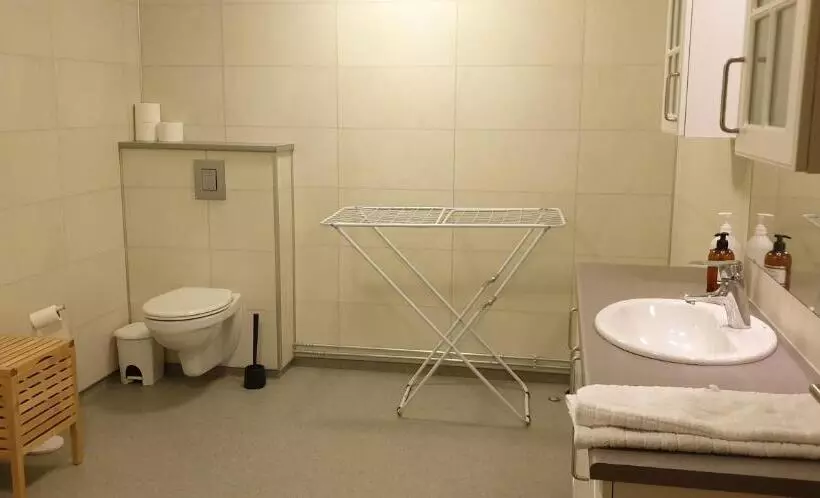 هتل Ljósavatn Guesthouse