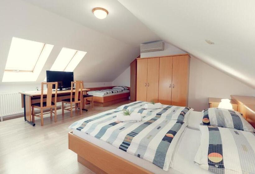 هاستل župančičev Hram