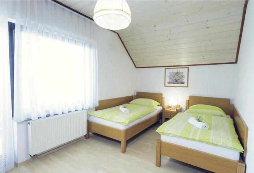 هاستل župančičev Hram