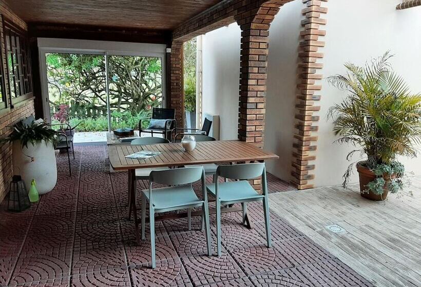 تختخواب و صبحانه La Croisee Des Sentiers