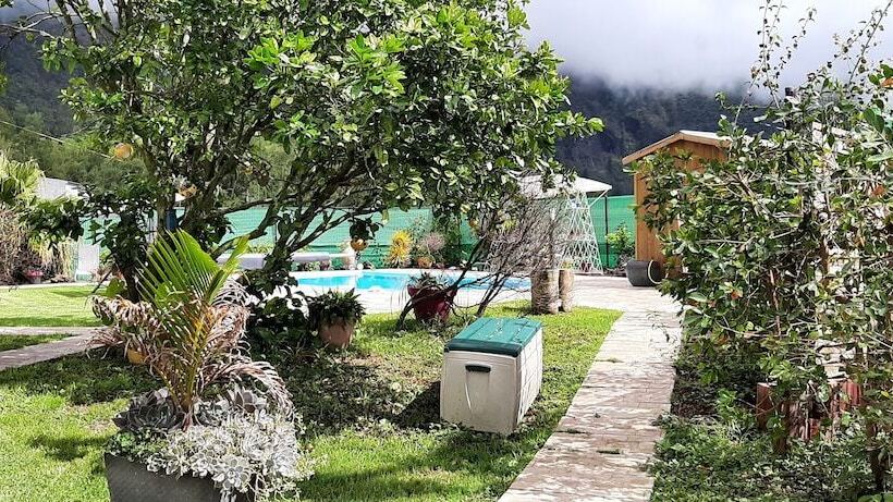 تختخواب و صبحانه La Croisee Des Sentiers