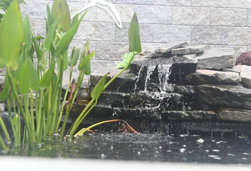 تختخواب و صبحانه La Croisee Des Sentiers