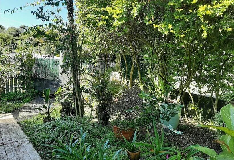 تختخواب و صبحانه La Croisee Des Sentiers