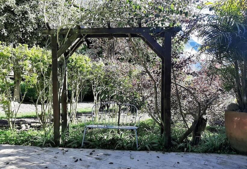 تختخواب و صبحانه La Croisee Des Sentiers