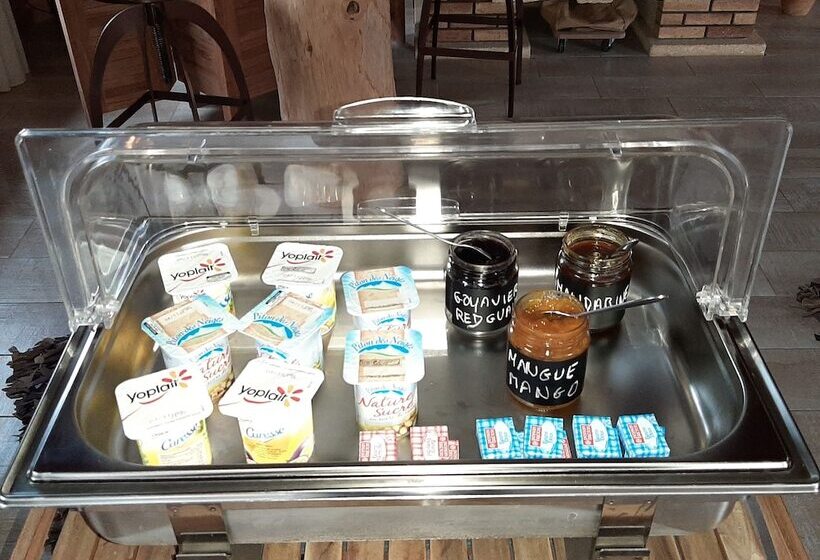 تختخواب و صبحانه La Croisee Des Sentiers