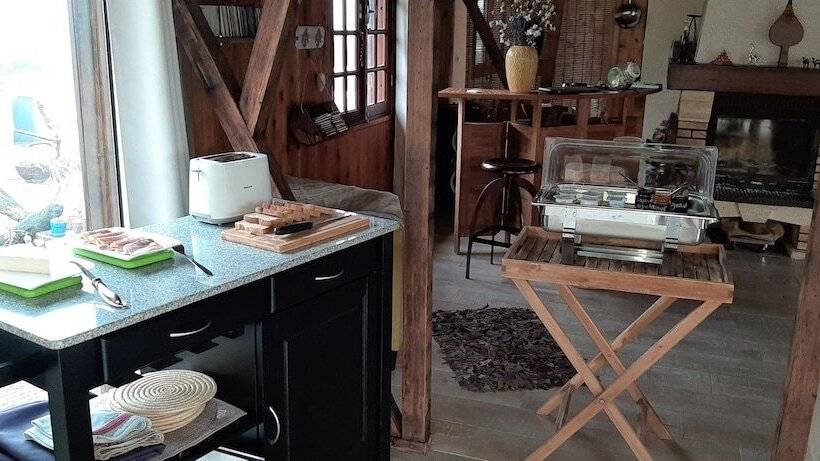 تختخواب و صبحانه La Croisee Des Sentiers