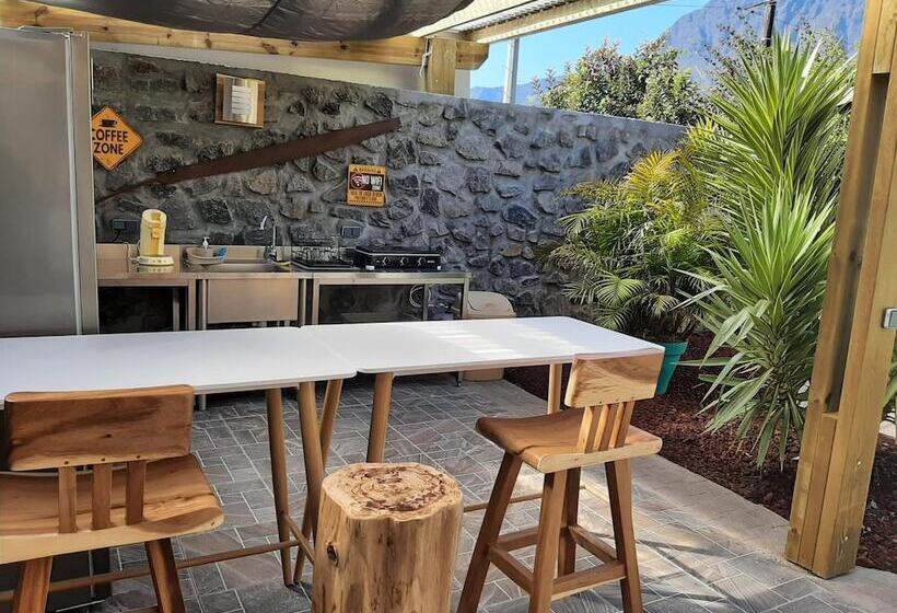 تختخواب و صبحانه La Croisee Des Sentiers