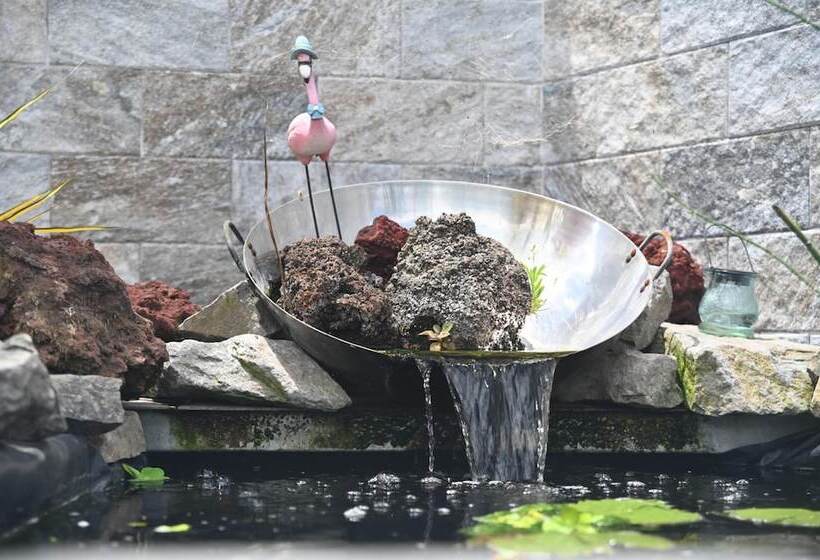 تختخواب و صبحانه La Croisee Des Sentiers