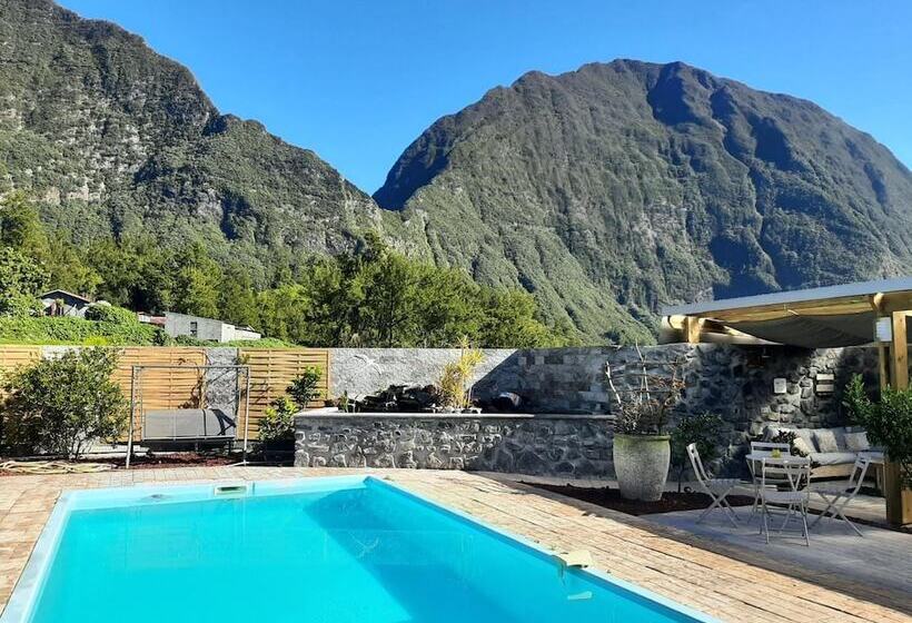 تختخواب و صبحانه La Croisee Des Sentiers