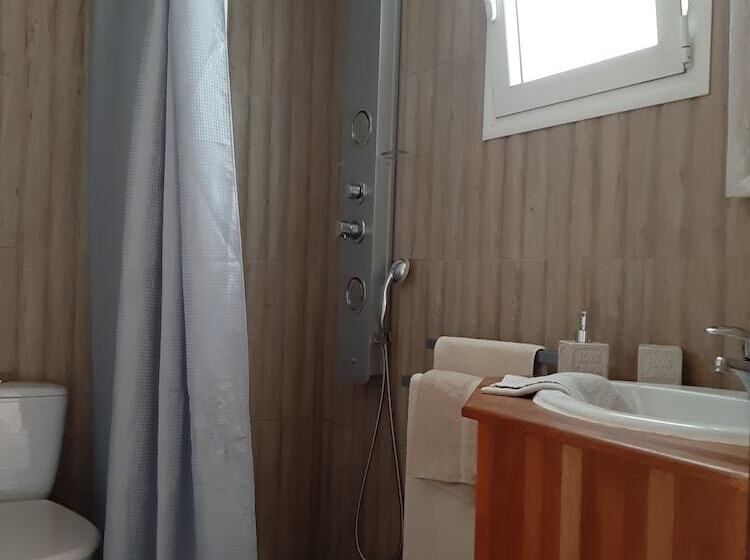 تختخواب و صبحانه La Croisee Des Sentiers