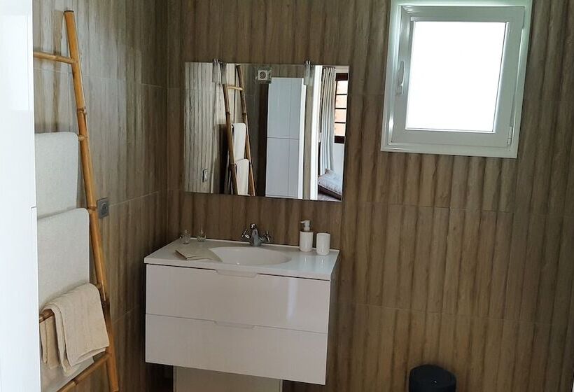 تختخواب و صبحانه La Croisee Des Sentiers