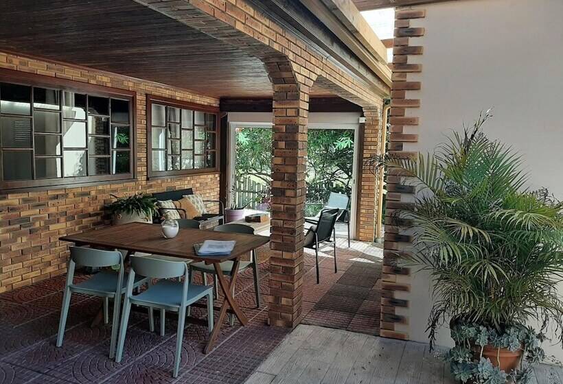 تختخواب و صبحانه La Croisee Des Sentiers