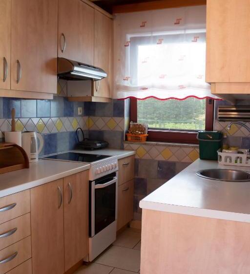 پانسیون Bee House Maya