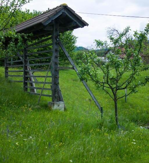 پانسیون Bee House Maya