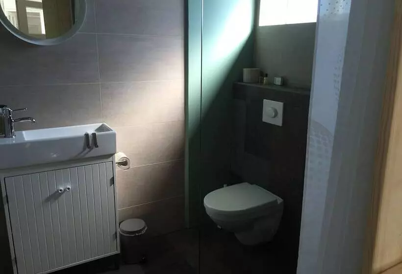 پانسیون Lindartun Guesthouse