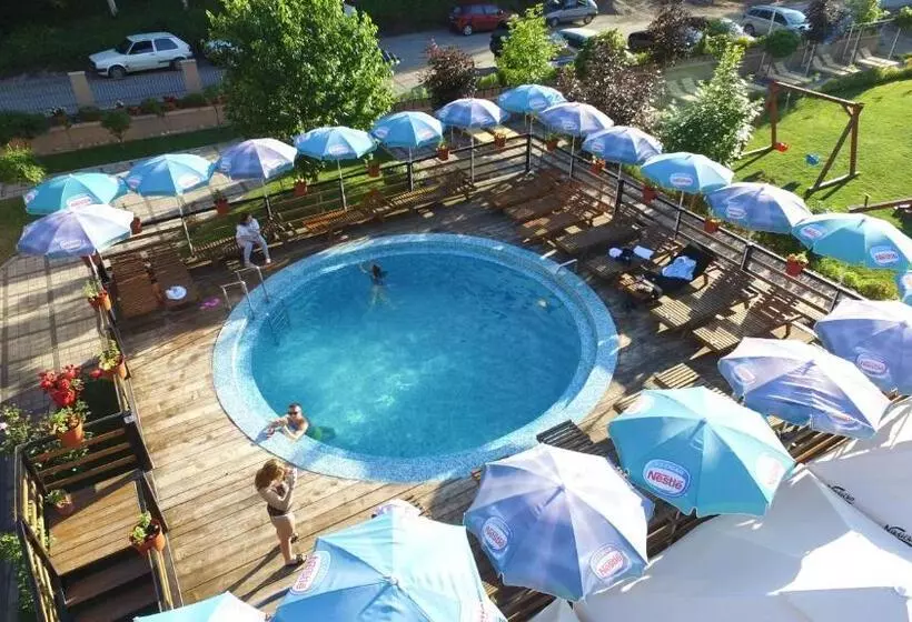 استراحتگاه Cuki Residence