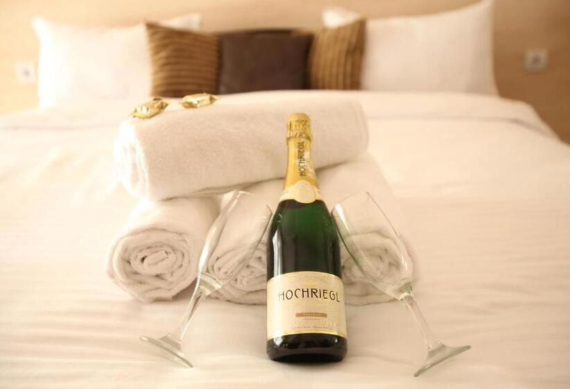 استراحتگاه Cuki Residence