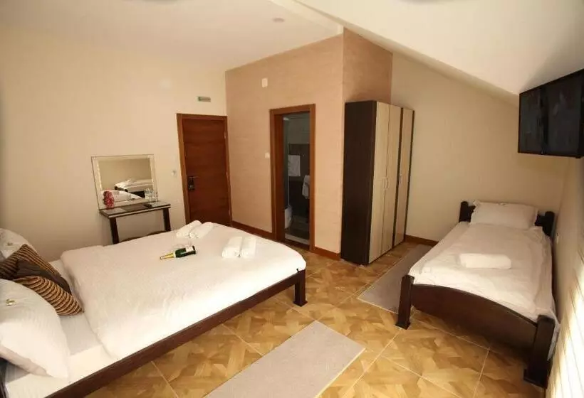 استراحتگاه Cuki Residence