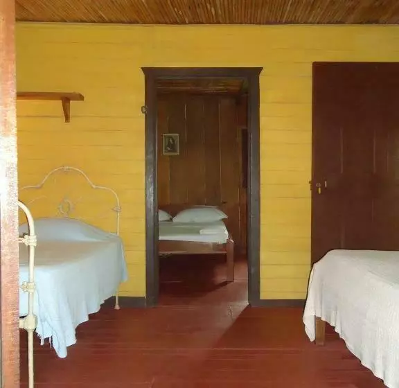 Hotelli Veragua River House