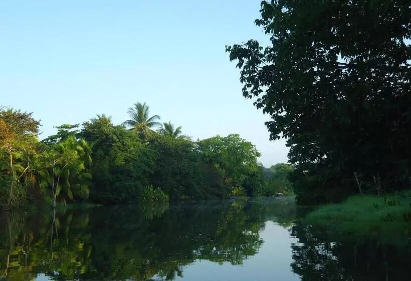 Hotelli Veragua River House