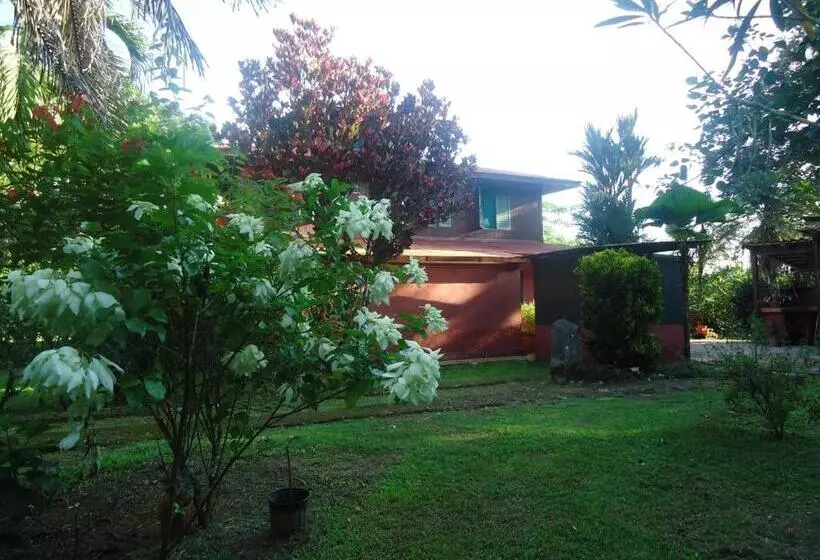 Hotelli Veragua River House